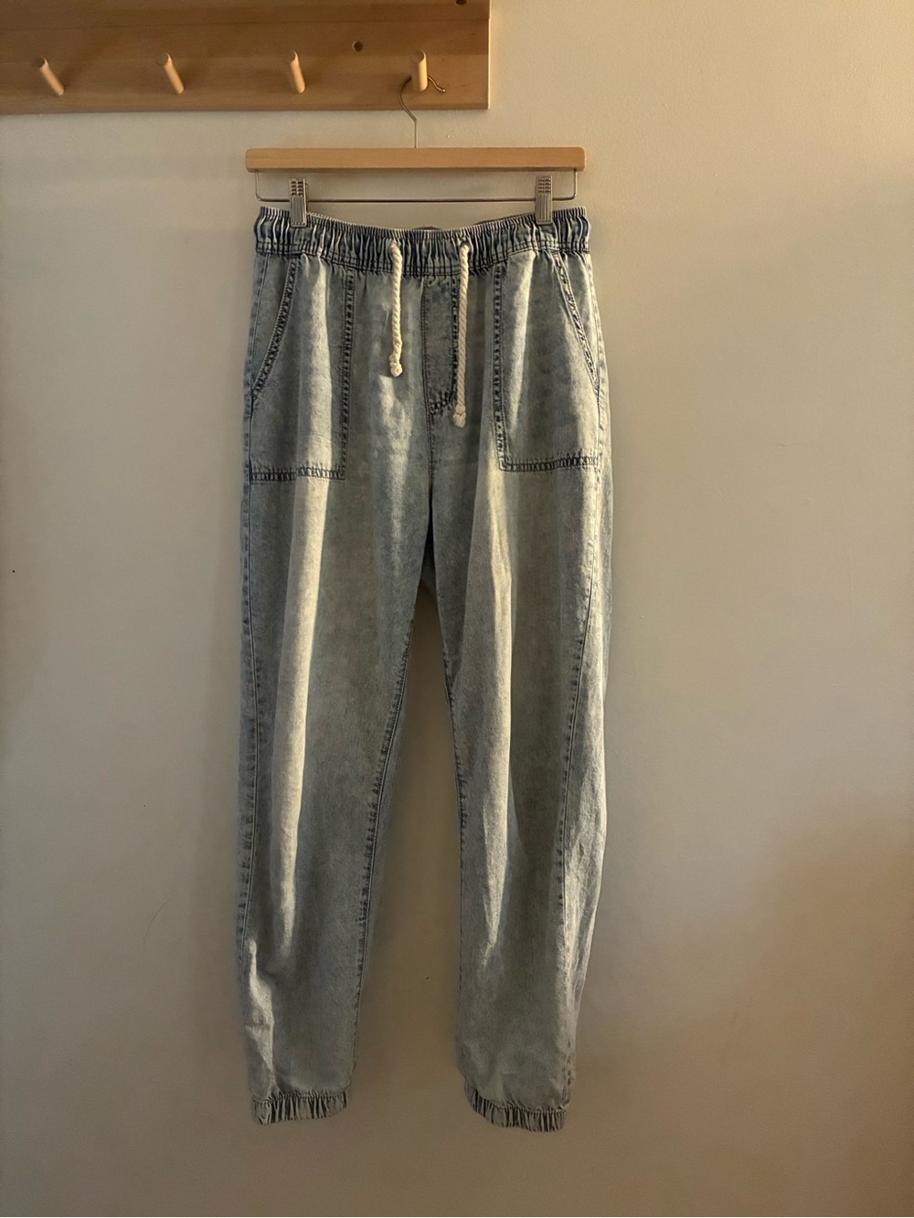 Women's Light Wash Ankle Denim Joggers - Casual Comfort